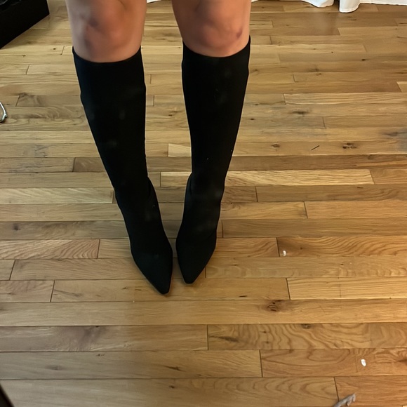 Black high heeled boots - Picture 4 of 4